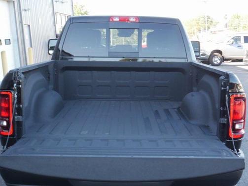 2025 RAM 2500 Tradesman Crew Cab 4x4 6'4' Box