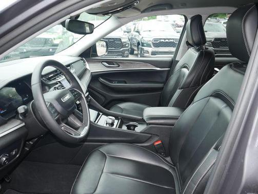 Baltic Gray Metallic Clearcoat 2023 Jeep Grand Cherokee Limited