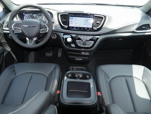 2025 Chrysler Pacifica L