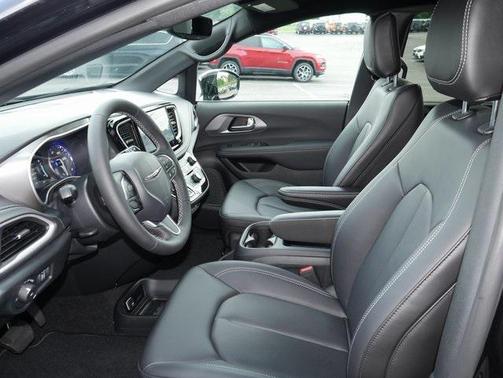 2025 Chrysler Pacifica L