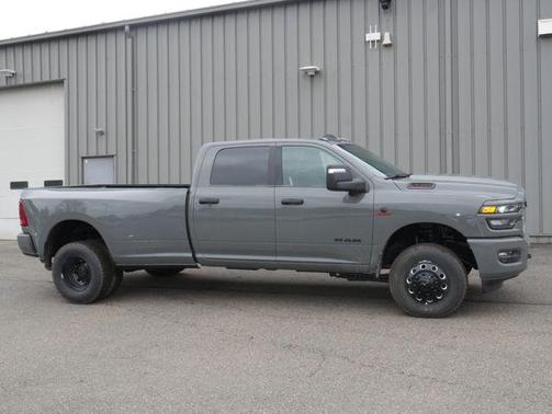 Ceramic Gray Clearcoat 2026 RAM 3500 Big Horn Crew Cab 4x4 8' Box
