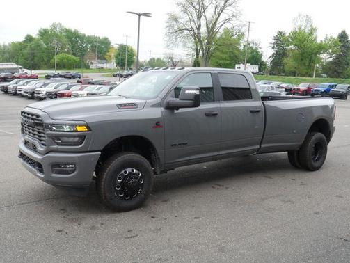 Ceramic Gray Clearcoat 2026 RAM 3500 Big Horn Crew Cab 4x4 8' Box