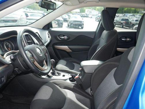 Hydro Blue Pearlcoat 2017 Jeep Cherokee Sport