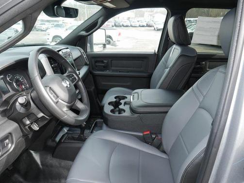 2024 RAM 2500 Tradesman Crew Cab 4x4 6'4' Box