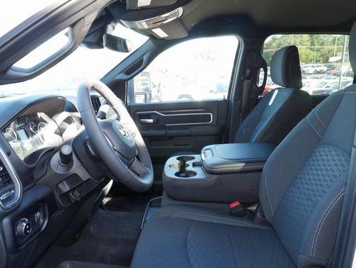 2025 RAM 3500 Big Horn Crew Cab 4x4 8' Box