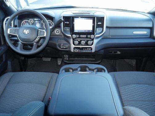 2025 RAM 3500 Big Horn Crew Cab 4x4 8' Box