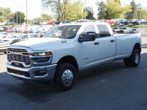 2025 RAM 3500 Big Horn Crew Cab 4x4 8' Box