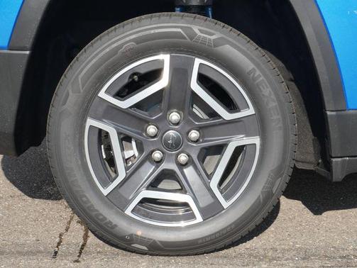 Hydro Blue Pearlcoat 2026 Jeep Cherokee Limited