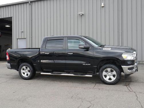 Diamond Black Crystal Pearlcoat 2019 RAM 1500 Big Horn