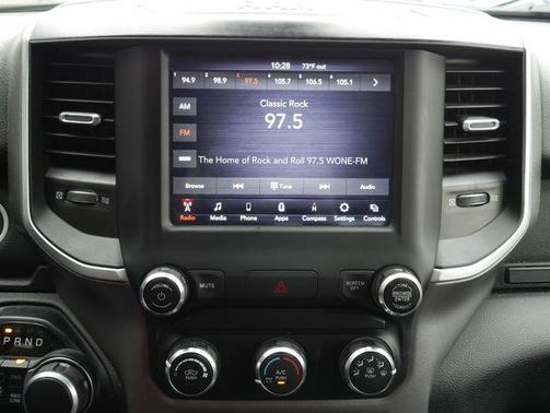 Diamond Black Crystal Pearlcoat 2019 RAM 1500 Big Horn