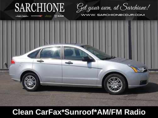 Ingot Silver Metallic 2010 Ford Focus SE