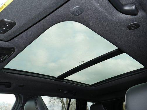 Baltic Gray Metallic Clearcoat 2026 Jeep Grand Cherokee Altitude