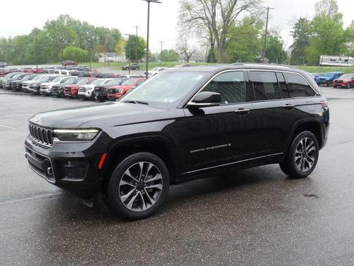 Diamond Black Crystal Pearlcoat 2022 Jeep Grand Cherokee Overland