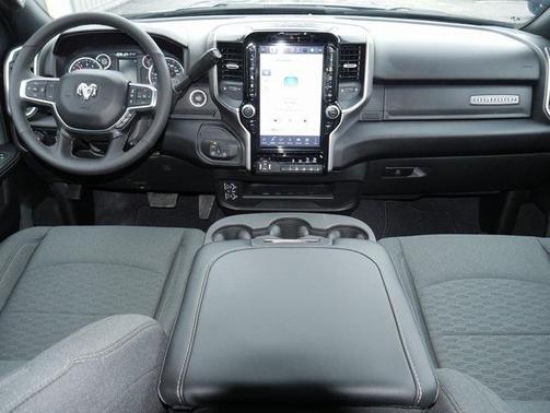 2025 RAM 2500 Big Horn Crew Cab 4x4 6'4' Box