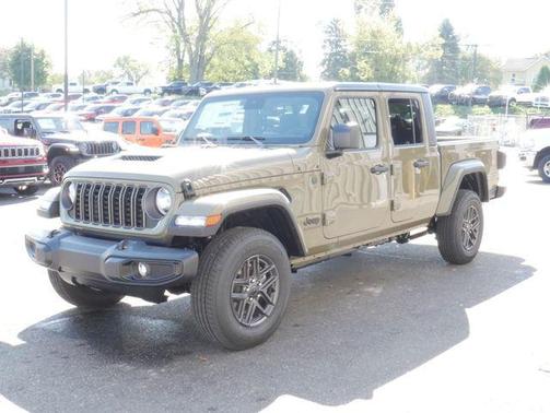 41 2025 Jeep Gladiator Sport S