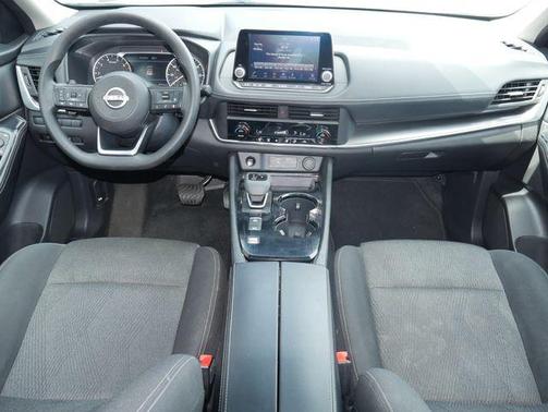 Everest White Pearl 2024 Nissan Rogue SV