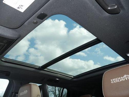 2023 Chevrolet Suburban 4WD High Country