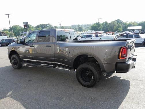 2025 RAM 3500 Tradesman Crew Cab 4x4 8' Box