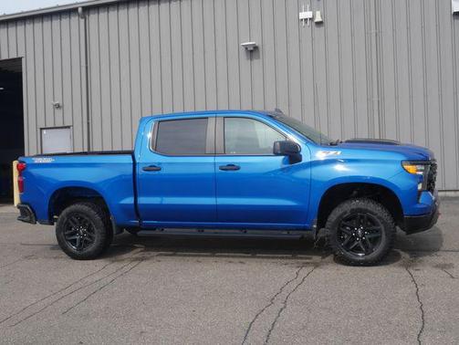 Glacier Blue Metallic 2022 Chevrolet Silverado 1500 Custom Trail Boss