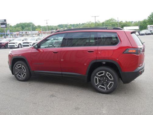 Red Hot Pearlcoat 2026 Jeep Cherokee Laredo 4x4