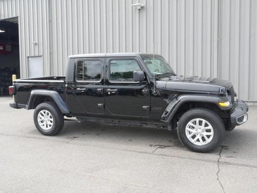 2023 Jeep Gladiator Sport S