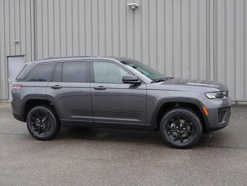 Baltic Gray Metallic Clearcoat 2026 Jeep Grand Cherokee Altitude