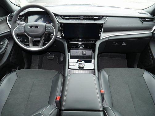 Baltic Gray Metallic Clearcoat 2026 Jeep Grand Cherokee Altitude