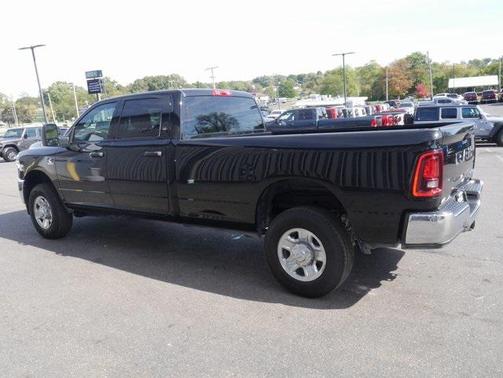 2025 RAM 2500 Tradesman Crew Cab 4x4 8' Box