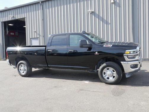 2025 RAM 2500 Tradesman Crew Cab 4x4 8' Box