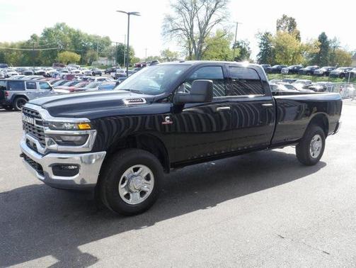 2025 RAM 2500 Tradesman Crew Cab 4x4 8' Box