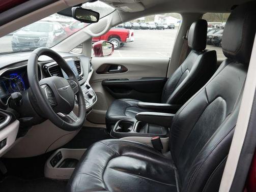 Velvet Red Pearlcoat 2017 Chrysler Pacifica Touring-L