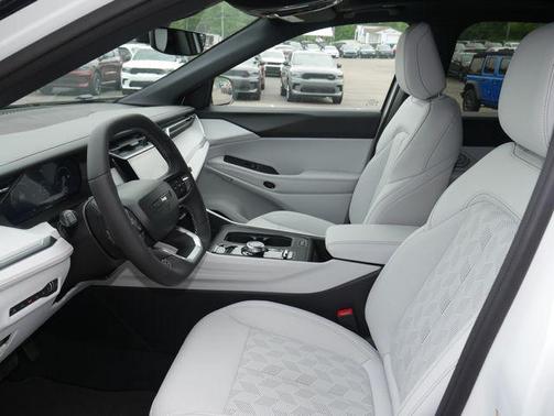 Bright White Clearcoat 2026 Jeep Cherokee Overland