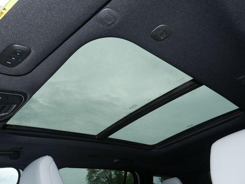 Bright White Clearcoat 2026 Jeep Cherokee Overland