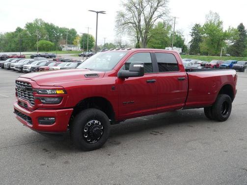 Molten Red Pearlcoat 2026 RAM 3500 Big Horn Crew Cab 4x4 8' Box