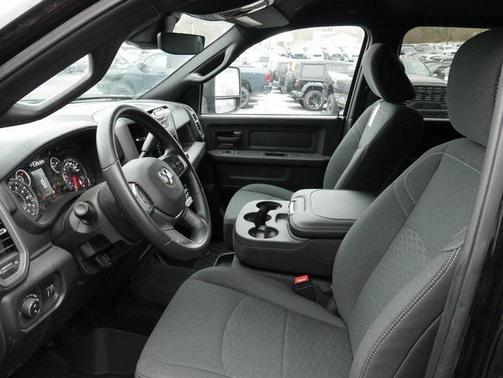 2025 RAM 3500 Tradesman Crew Cab 4x4 6'4' Box