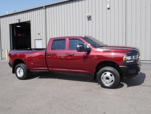 2024 RAM 3500 Tradesman Crew Cab 4x4 8' Box