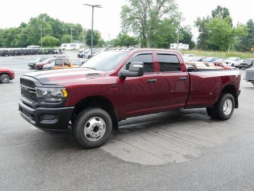 2024 RAM 3500 Tradesman Crew Cab 4x4 8' Box