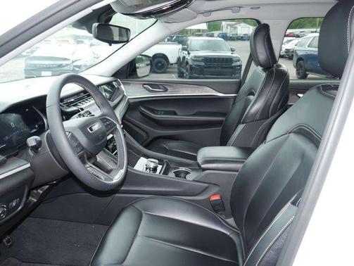 Bright White Clearcoat 2024 Jeep Grand Cherokee Limited