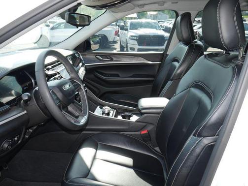 Bright White Clearcoat 2024 Jeep Grand Cherokee Limited