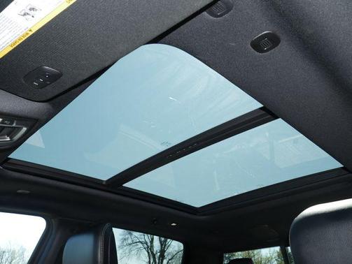 Diamond Black Crystal Pearlcoat 2021 RAM 1500 Rebel