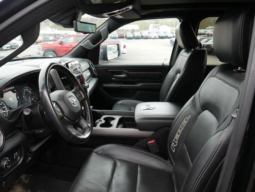 Diamond Black Crystal Pearlcoat 2021 RAM 1500 Rebel