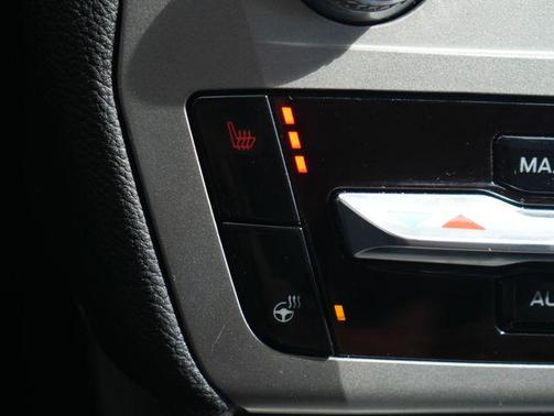 Star White Metallic Tri-Coat 2022 Ford Explorer XLT
