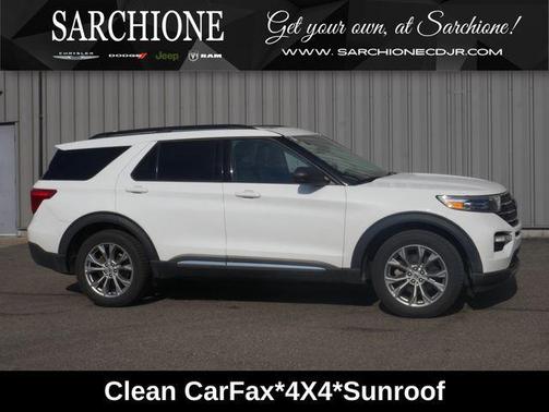 Star White Metallic Tri-Coat 2022 Ford Explorer XLT