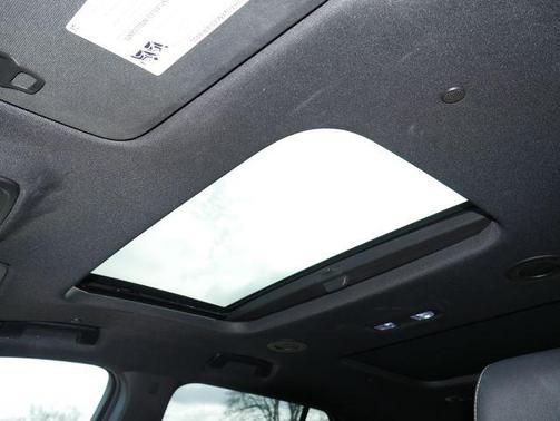 Cherry Red Tintcoat 2022 Chevrolet Traverse LT Leather