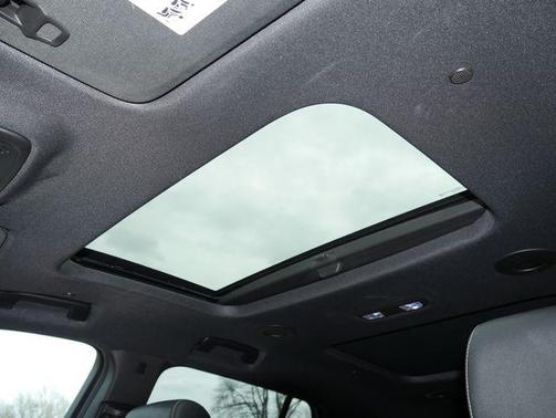 Cherry Red Tintcoat 2022 Chevrolet Traverse LT Leather