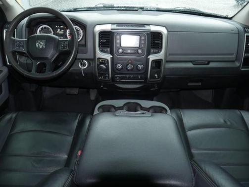 Bright White Clearcoat 2017 RAM 1500 SLT