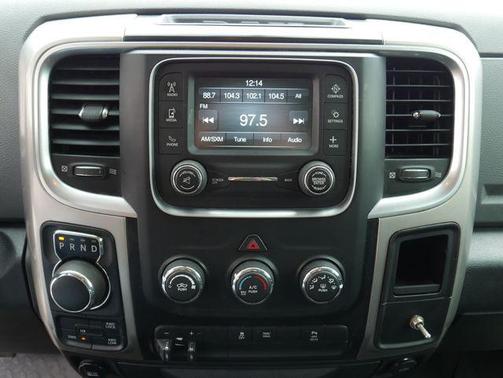 Bright White Clearcoat 2017 RAM 1500 SLT
