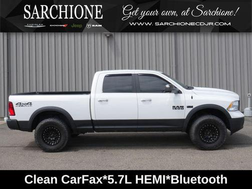 Bright White Clearcoat 2017 RAM 1500 SLT