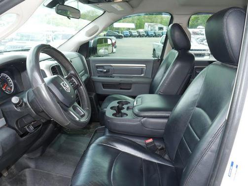 Bright White Clearcoat 2017 RAM 1500 SLT