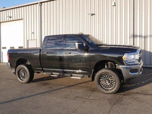 2023 RAM 2500 Big Horn Crew Cab 4x4 6'4' Box